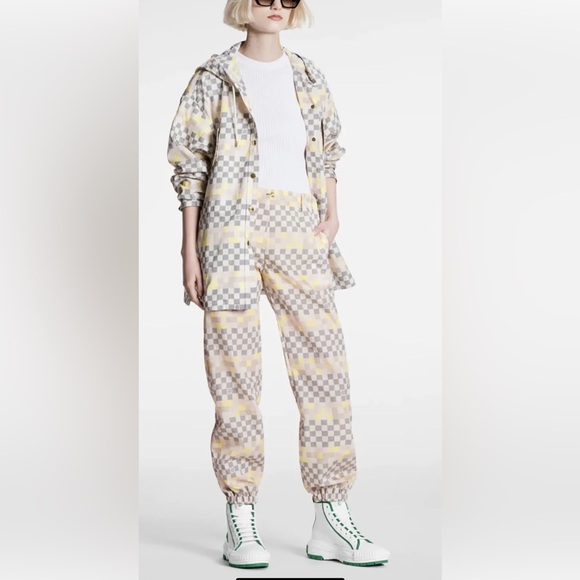 LOUIS VUITTON WOMEN’s PIXEL DAMIER JOGGING PANTS. SIZE LV 34 / authentic - Picture 1 of 11